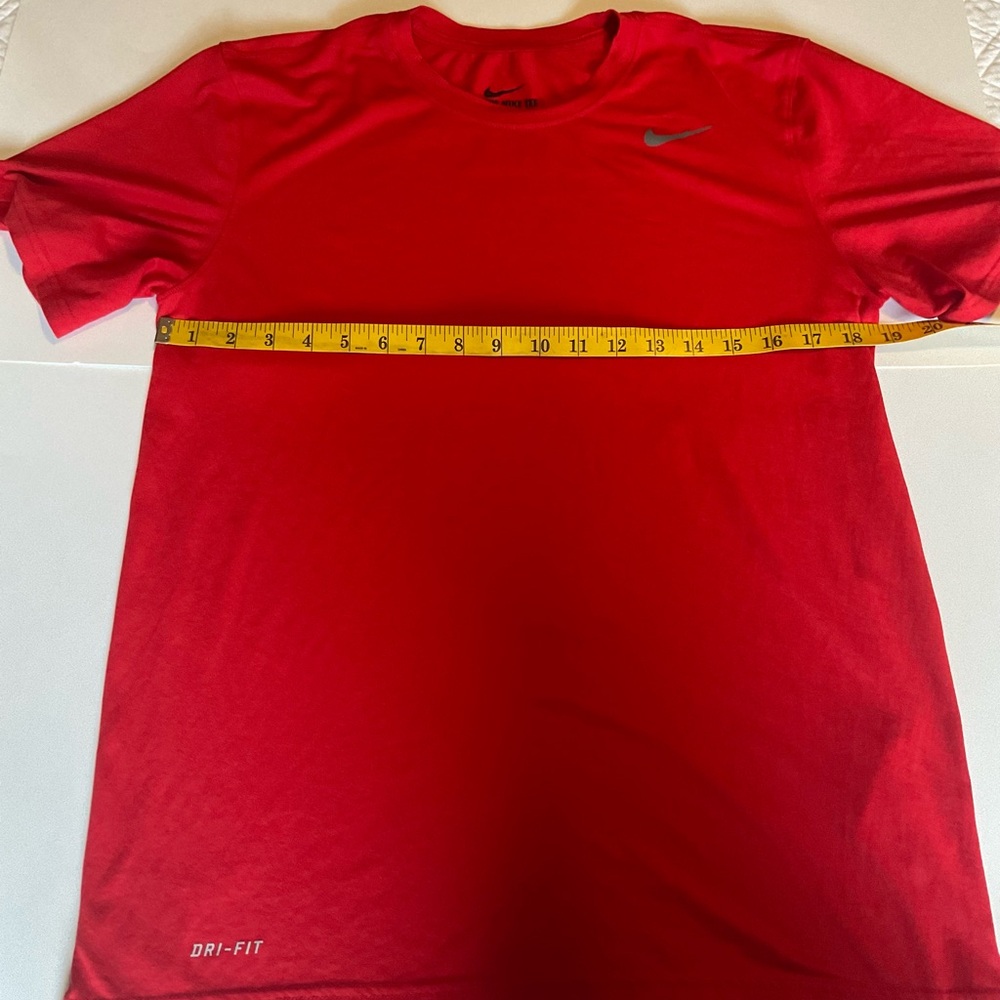 Nike men’s medium dri-fit red t shirt